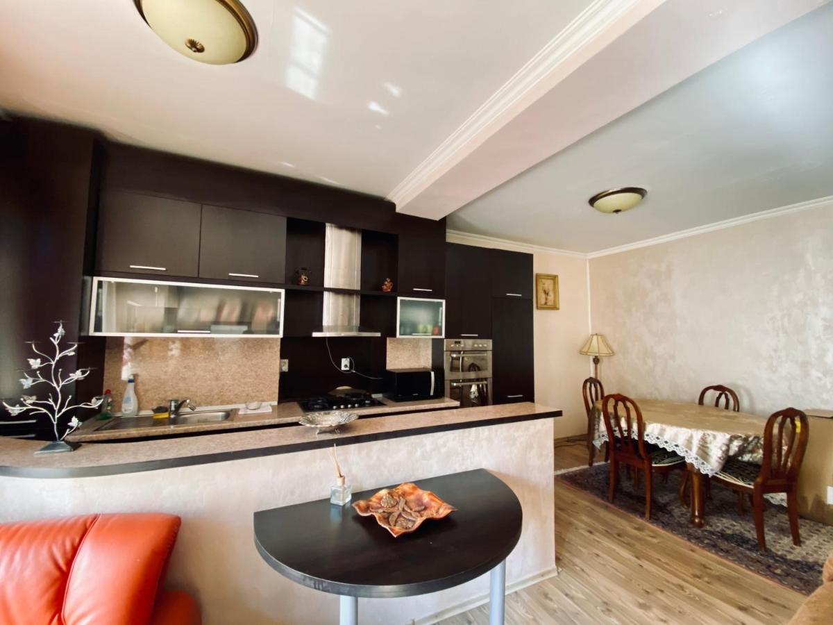 Central House Oradea Buitenkant foto