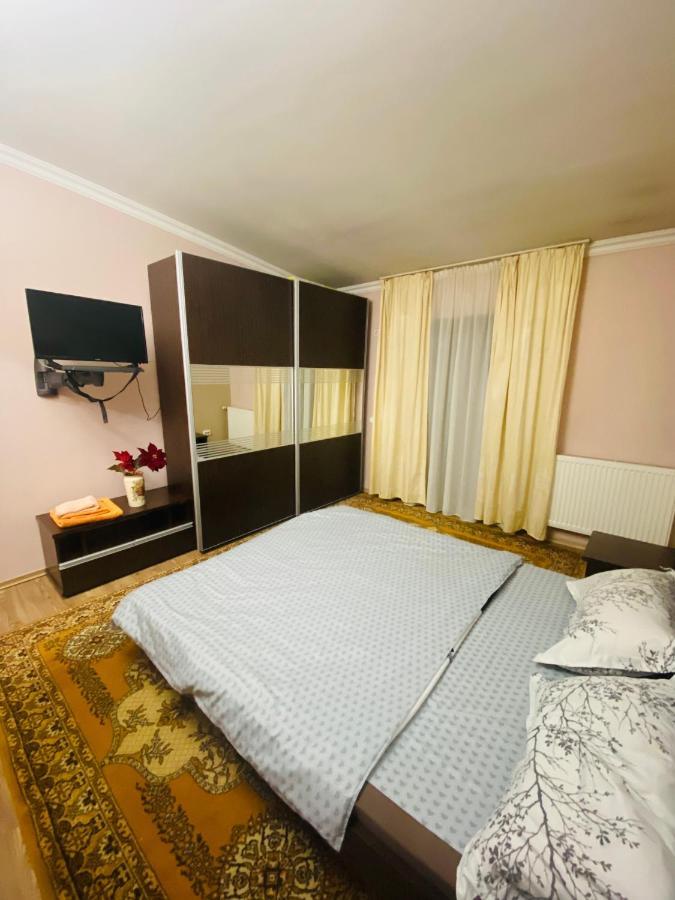 Central House Oradea Buitenkant foto