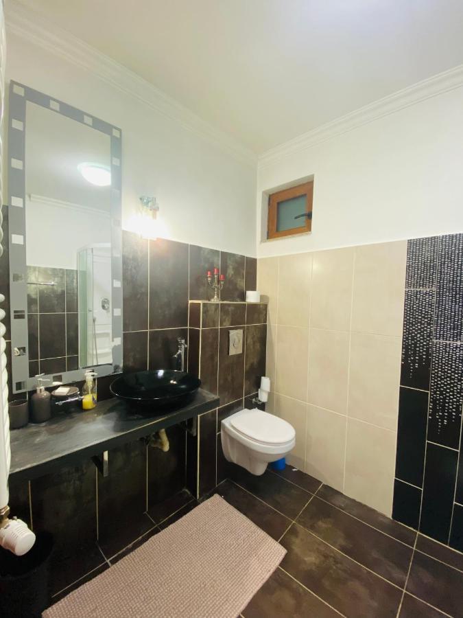 Central House Oradea Buitenkant foto